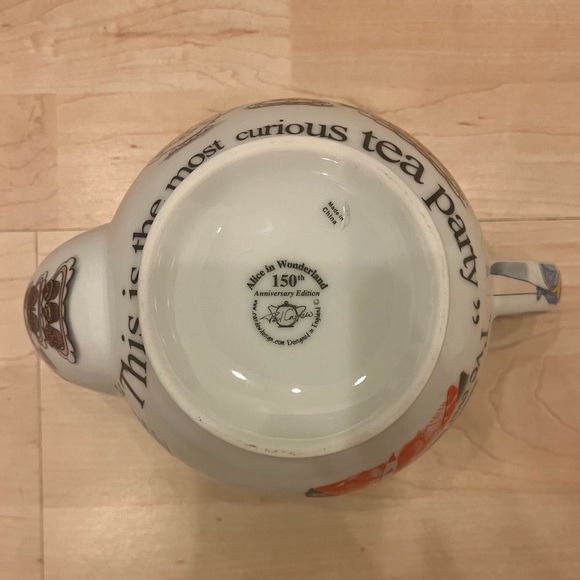 Paul Cardew Alice in Wonderland 150th Anniversary Edition Teapot w/ Alice Lid - Picture 10 of 10